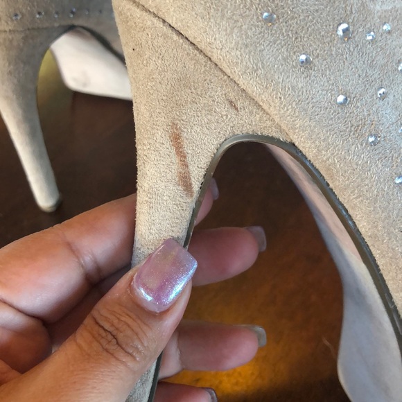 Heels - Picture 3 of 7